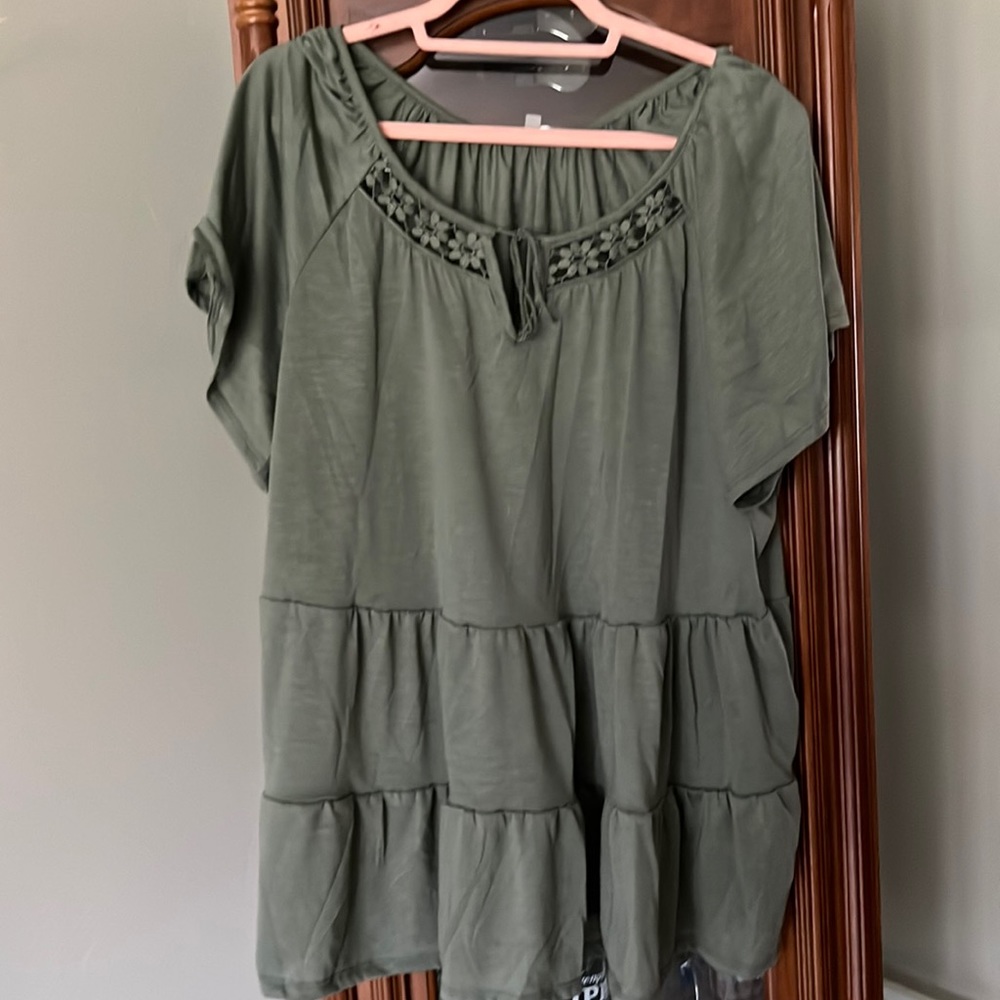 Absolutely beautiful long flowy top